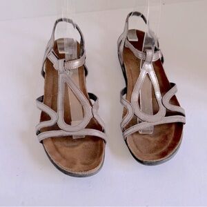 Naot Dorith Elegant Flats Sandal | EU 39